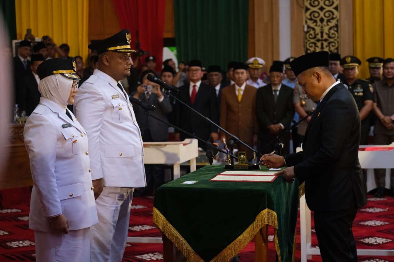 Gubri Abdul Wahid Lantik Afni-Syamsurizal Jadi Bupati Dan Wakil Bupati Siak