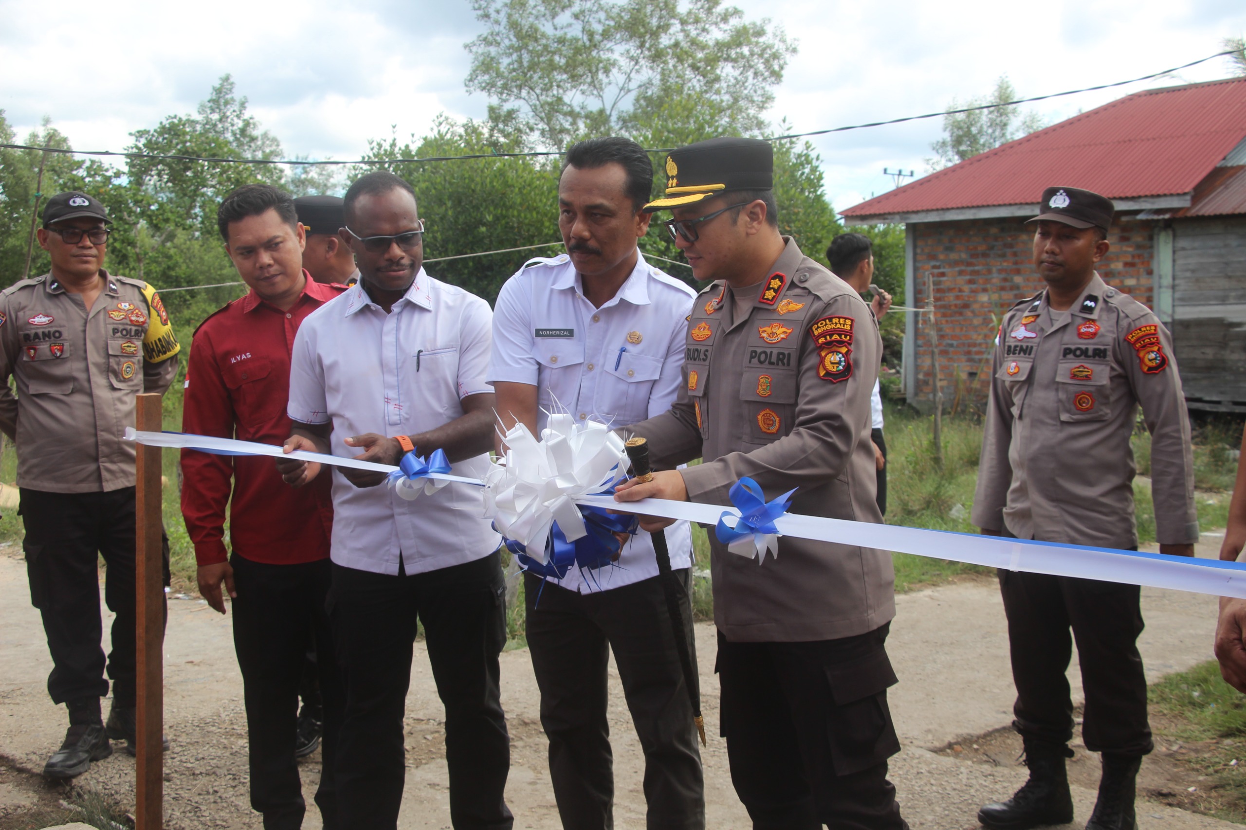Hari Bhayangkara ke-79, Polres Bengkalis Hadirkan Air Bersih untuk Warga Desa Kuala Alam
