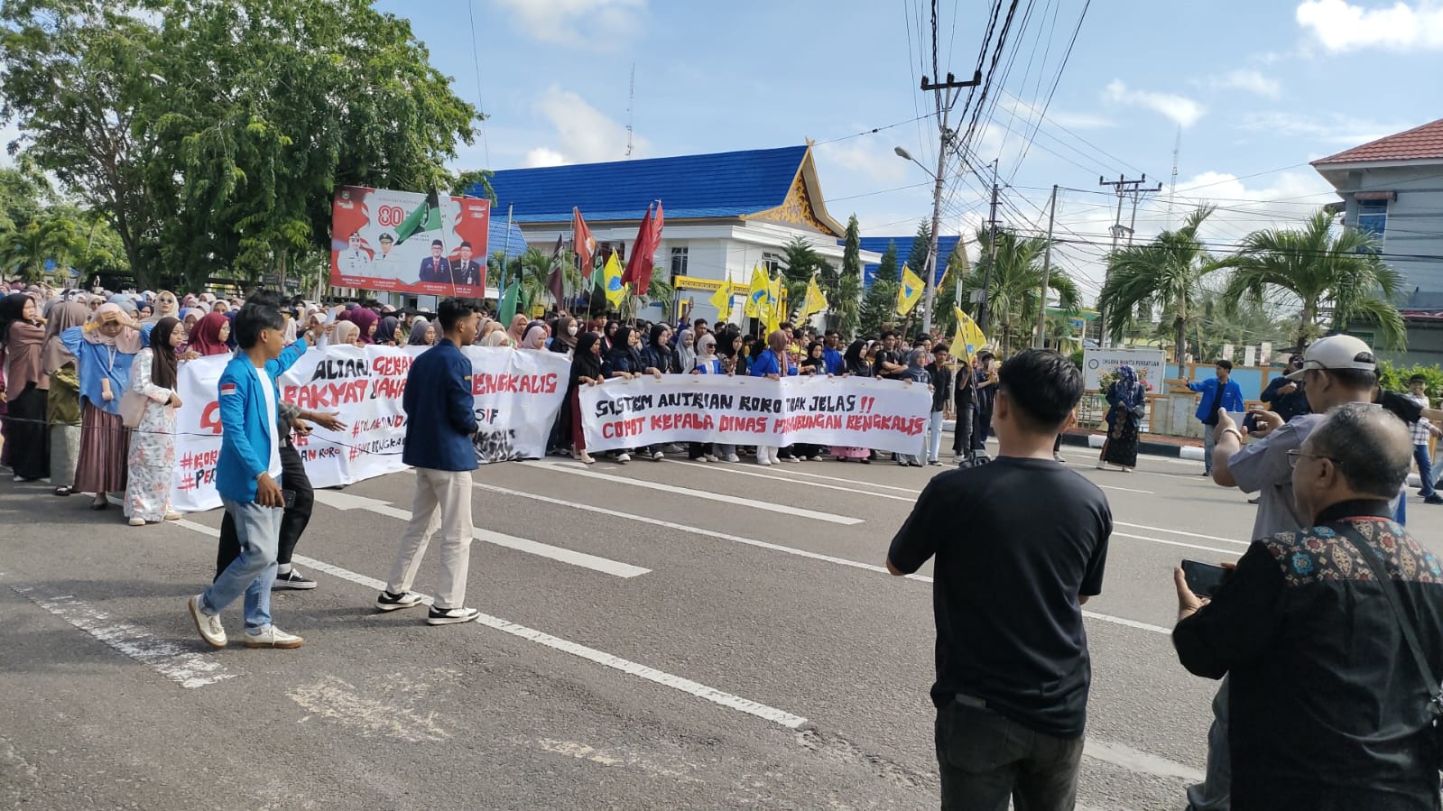 Ratusan Mahasiswa Geram Demo di DPRD Bengkalis, Sampaikan 8 Tuntutan