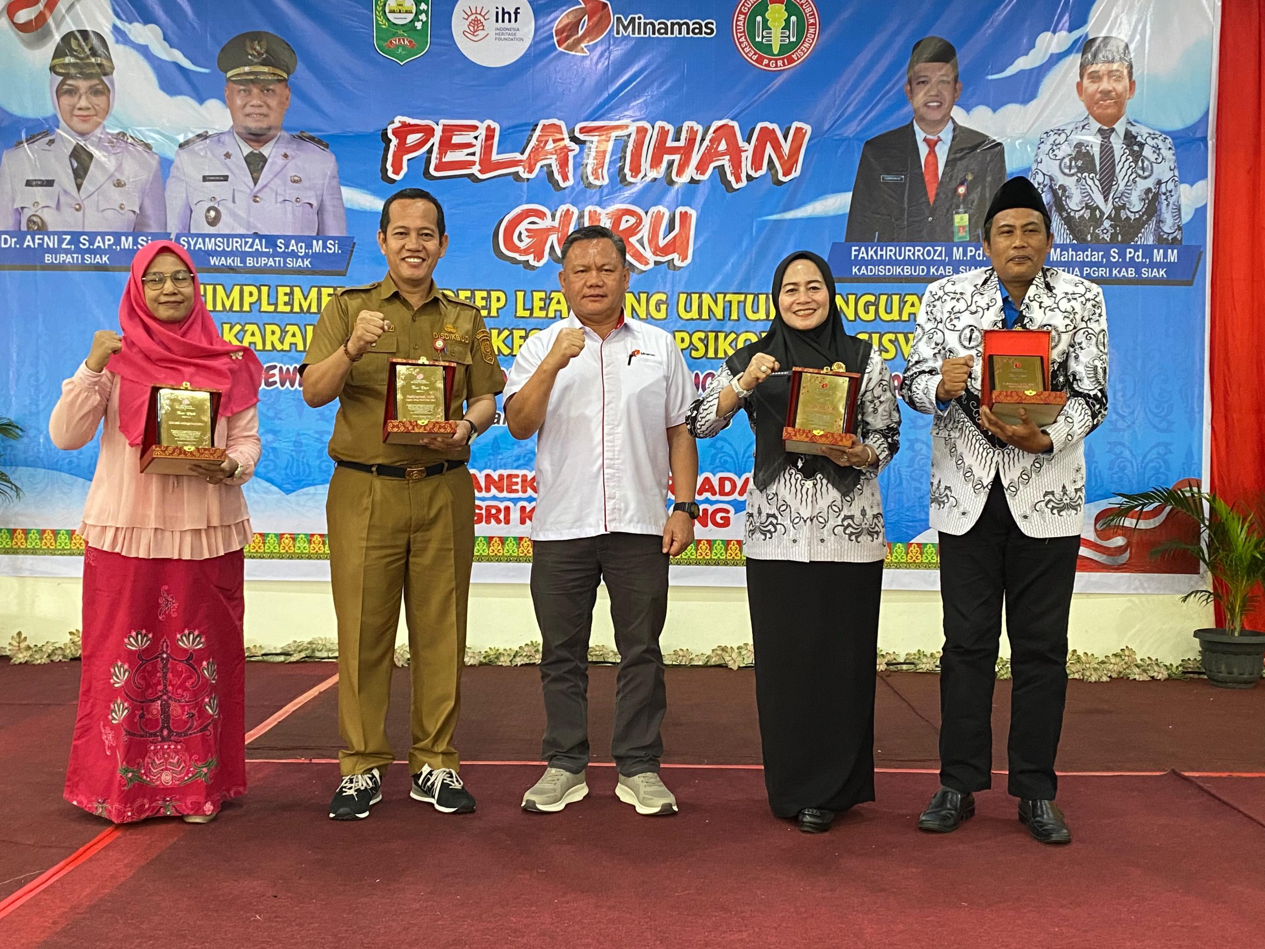 400 Guru Se Kecamatan Tualang mengikuti Pelatihan Pendidikan Holistik Berbasis Karakter,PT Aneka Intipersada Gandeng PGRI dan Indonesia Heritage Foundation-Jakarta