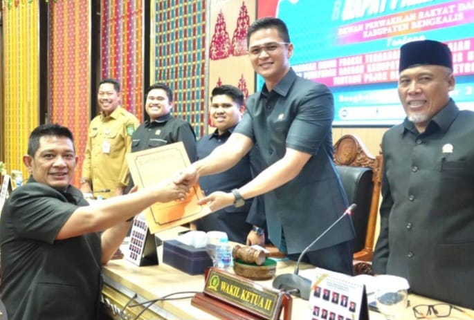 DPRD Bengkalis Sampaikan Pandangan Umum Fraksi atas Dua Ranperda Usulan Pemkab