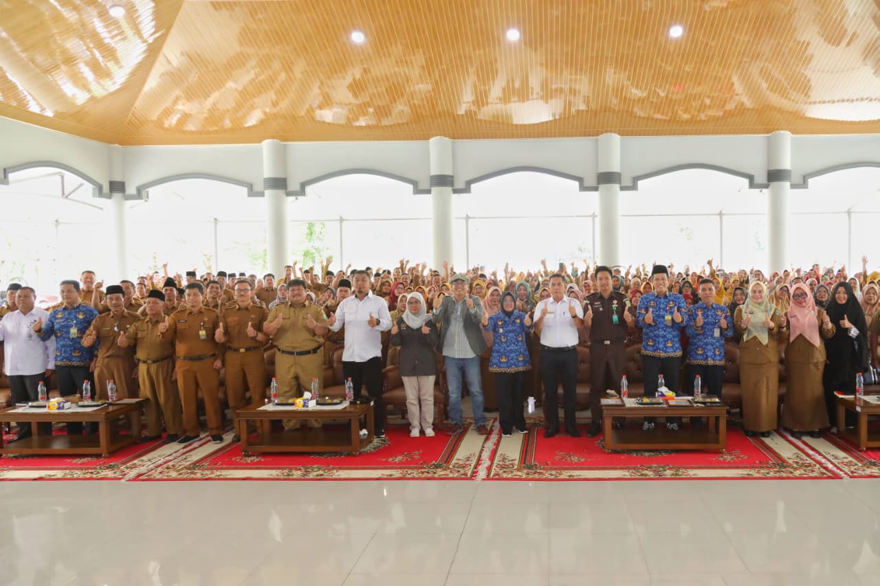 PWI Siak Gandeng Disdik Siak Taja Seminar Jurnalistik, Dihadiri 300 an Kepsek SD Dan SMP Se Kabupaten Siak