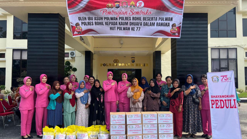 HUT Polwan Ke – 77, Ibu Asuh Polwan Rohil Dan Polwan Rohil Berbagi sembako Ke Kaum Dhuafa 
