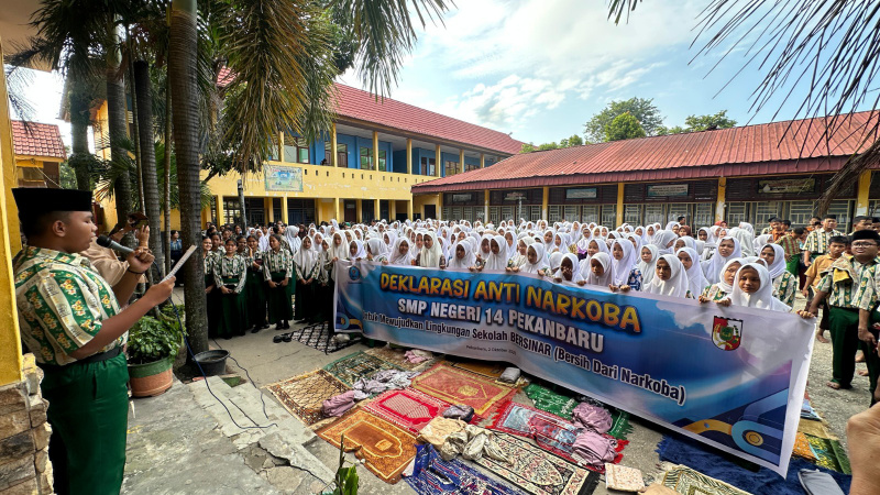 Sebanyak 660 Siswa SMPN 14 Pekanbaru Deklarasikan Perang Melawan Narkoba Bersama BNN