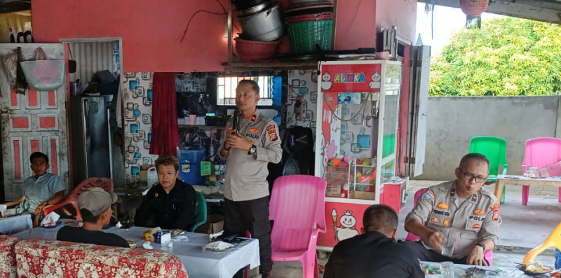 Sambang Warga Kampung Jambai Makmur, Kapolsek Kandis Sampaikan Penguatan Harkamtibmas Dan Green Policing