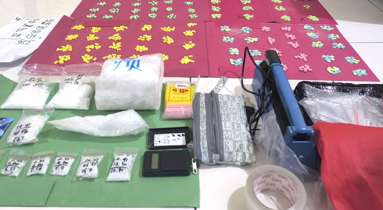 Polda Riau Gagalkan Peredaran 923 Butir Ekstasi dan 1,3 Kilogram Sabu, Tiga Pelaku Ditangkap