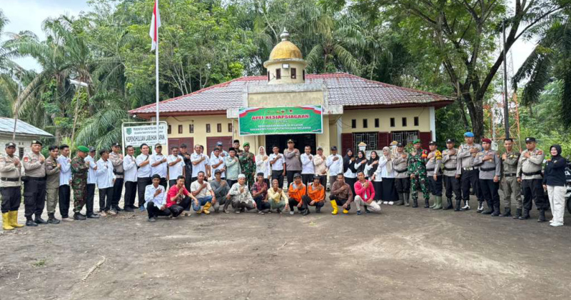 POLRES ROHIL GELAR APEL KESIAPSIAGAAN BANJIR SERENTAK DI 13 POLSEK JAJARAN