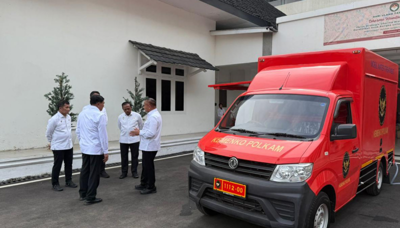 Menko Polkam Kirimkan 4 Ton Bantuan dan Kendaraan Water Treatment untuk Korban Bencana Aceh