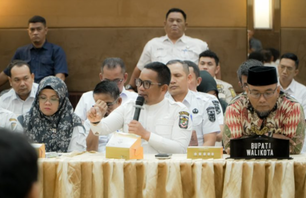 Hadiri Rapat Forum Konsultan Publik Ranwal RKPD 2027, Bupati Pelalawan Zukri Sampaikan Infrastruktur Jalan