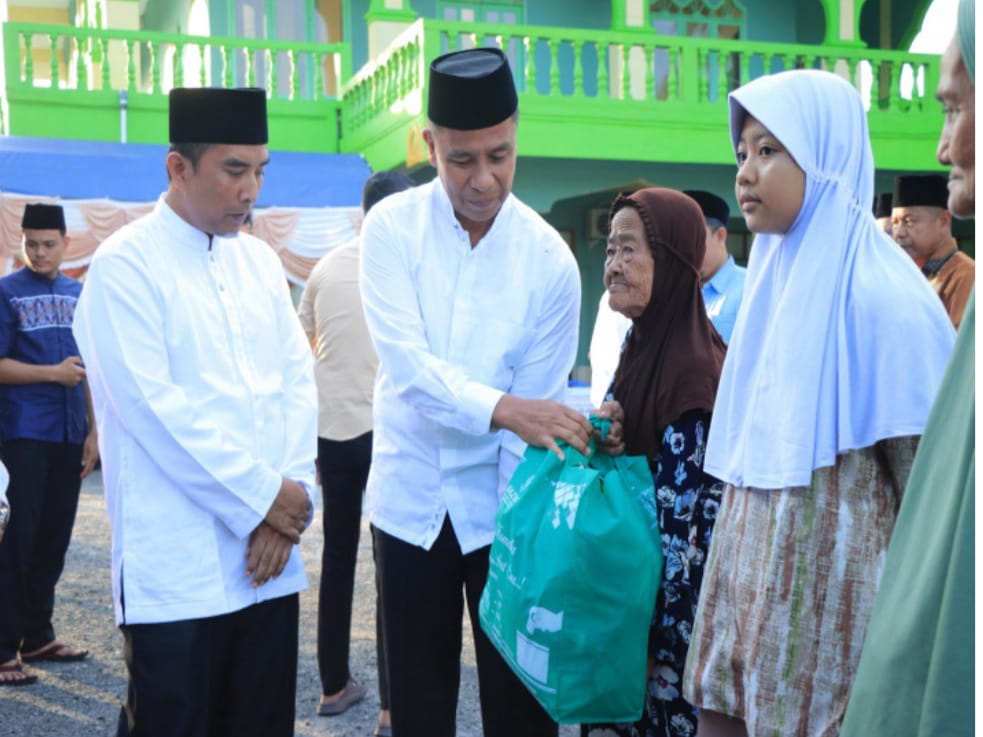 Bupati Kampar Pimpin Safari Ramadhan Pemkab Kampar Tim I di Desa Cinta Damai Tapung Hilir
