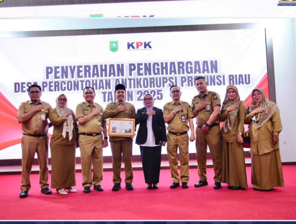 Desa Salo Terima Penghargaan Desa Percontohan Anti Korupsi Provinsi Riau Tahun 2025