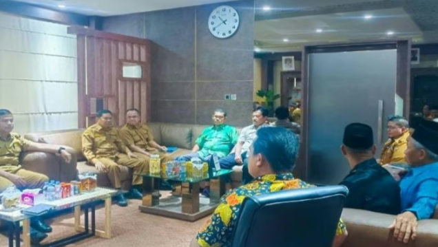 Bupati Kampar Fasilitasi Mediasi Konflik Desa Koto Aman dan PT Buana Wira Lestari