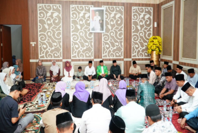 Bupati Kampar Hadiri Khatam Alquran Dan Buka Puasa Bersama PGRI, BNK, KPAI, Pusdatin Puandri Dan Majelis Zikir Kampar