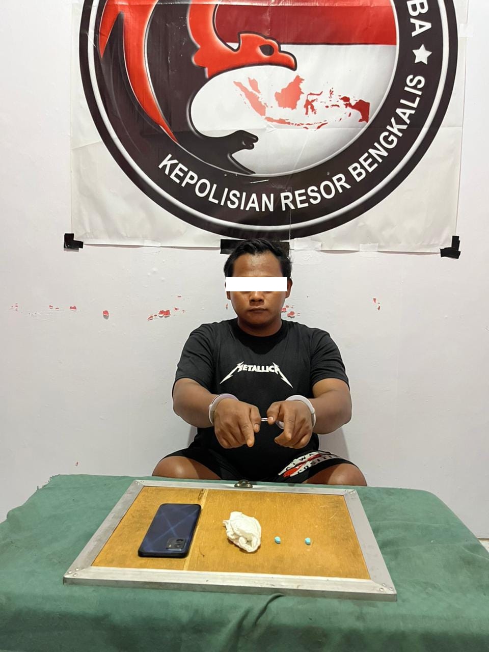 Digerebek di Desa Pamesi, Dua Pengedar Sabu dan Ekstasi Diciduk Satresnarkoba Polres Bengkalis