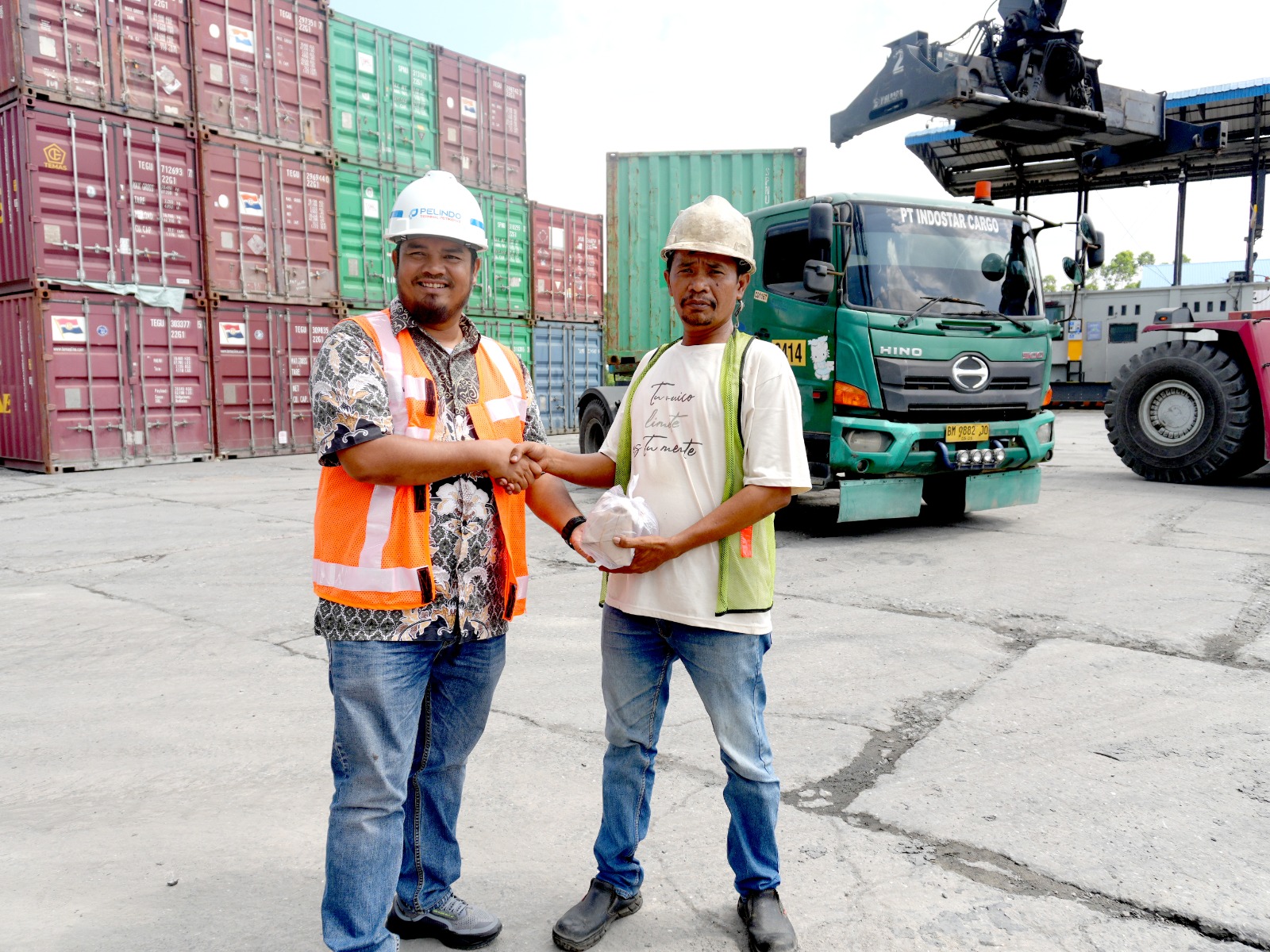 TPK Perawang Gelar Pelindo Aksi Sosial Berbagi Jumat Berkah Dengan Stakeholder