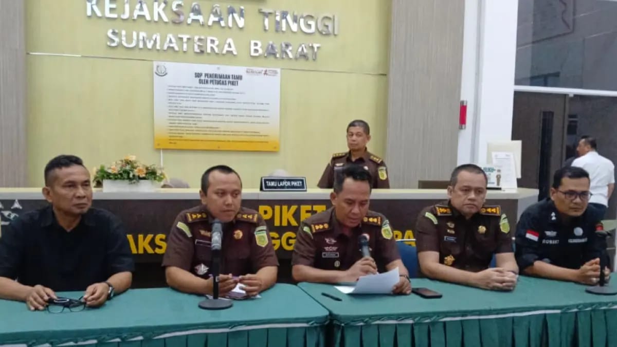 Korupsi Rp24,5 Miliar Terbongkar, Mantan Kasi Pidsus Kajari Bengkalis Tahan 4 Tersangka Di Sumbar