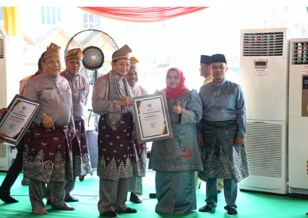 Bupati Bengkalis Terima Penghargaan Menteri Agama di MTQ Riau, Komitmen Jadikan Masjid Pusat Pelayanan Umat Diapresiasi