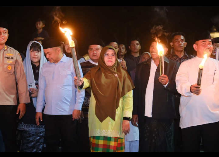 Semarak Malam 1 Muharam, Bupati Siak Hidupkan Kembali Tradisi Pawai Obor di Kota Pusaka